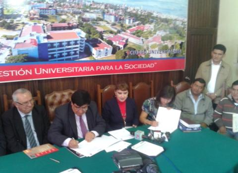 PRENSA 20150623 01 EL SENAPI Y LA UAGRM ACUERDAN COOPERACIÓN INTERINSTITUCIONAL