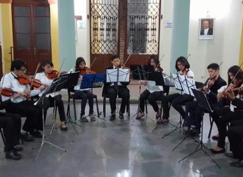 PRENSA 20150911 01 PRESENCIA EN TALLER SOBRE EL VIOLÍN