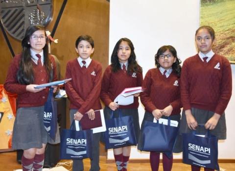 PRENSA 20161013 01 MÁS DE 150 ESTUDIANTES DEL COLEGIO SAN CALIXTO DE LA PAZ REGISTRAN OBRAS LITERARIAS EN EL SENAPI