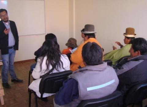 PRENSA 20161222 01 MICROEMPRESARIOS DE LA CIUDAD DE EL ALTO SE CAPACITAN EN MARCAS
