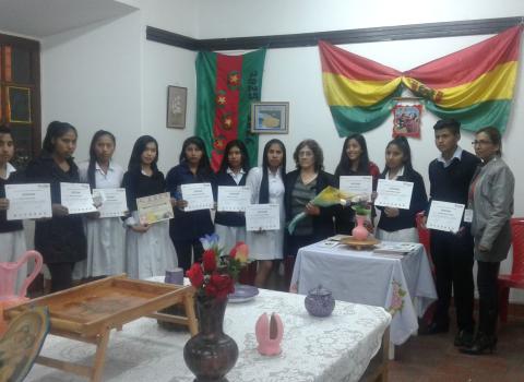 PRENSA 20170818 01 19 ESTUDIANTES CHUQUISAQUEÑOS SON AUTORES REGISTRADOS EN EL SENAPI