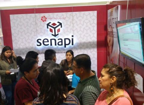PRENSA 20171010 01 MÁS DE 500 AUTORES VISITAN EL STAND DEL SENAPI EN LA XI FERIA INTERNACIONAL DEL LIBRO 2017 DE COCHABAMBA