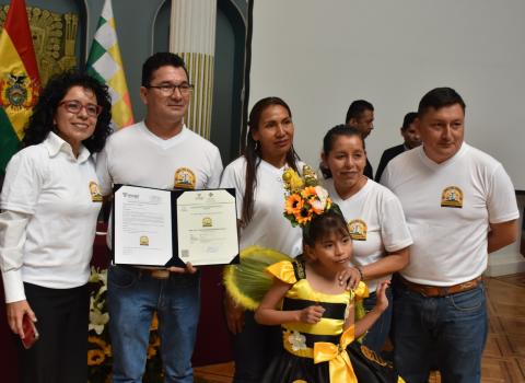 PRENSA 20240219 01 PRODUCTORES DE “MIEL DEL CHACO CHUQUISAQUEÑO - ARACH” OBTIENEN SU TITULO DE CONCESIÓN Y RESOLUCIÓN ADMINISTRATIVA DE MARCA COLECTIVA POR SENAPI